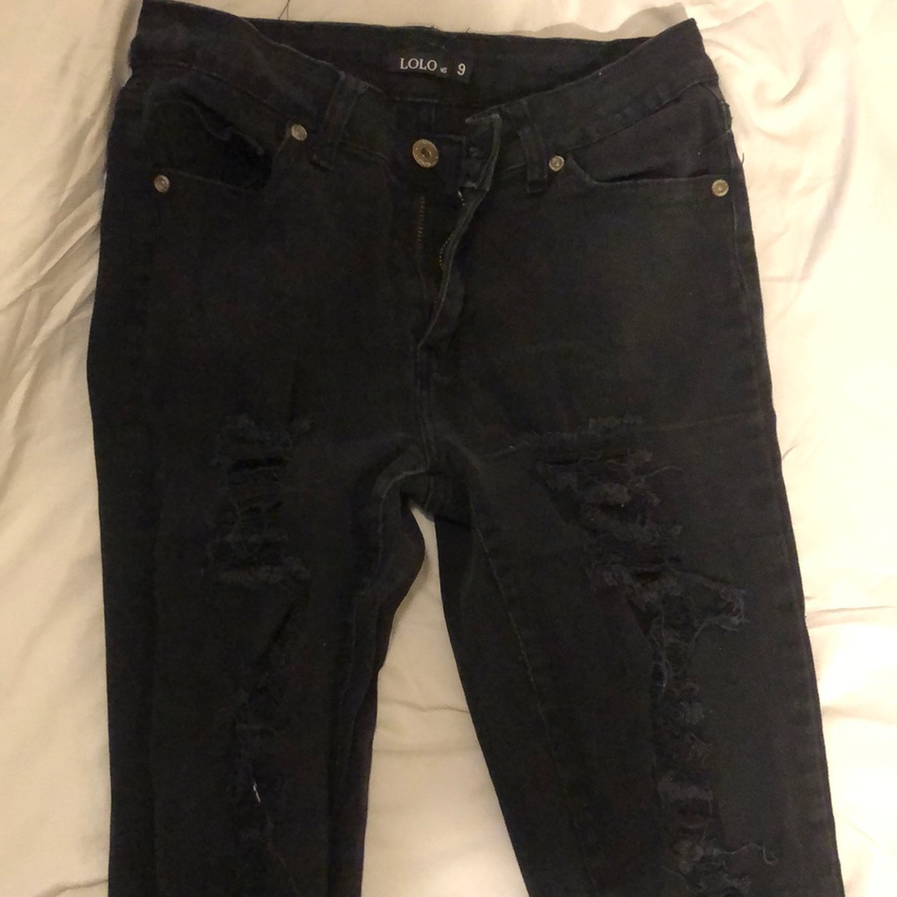Black distressed pants